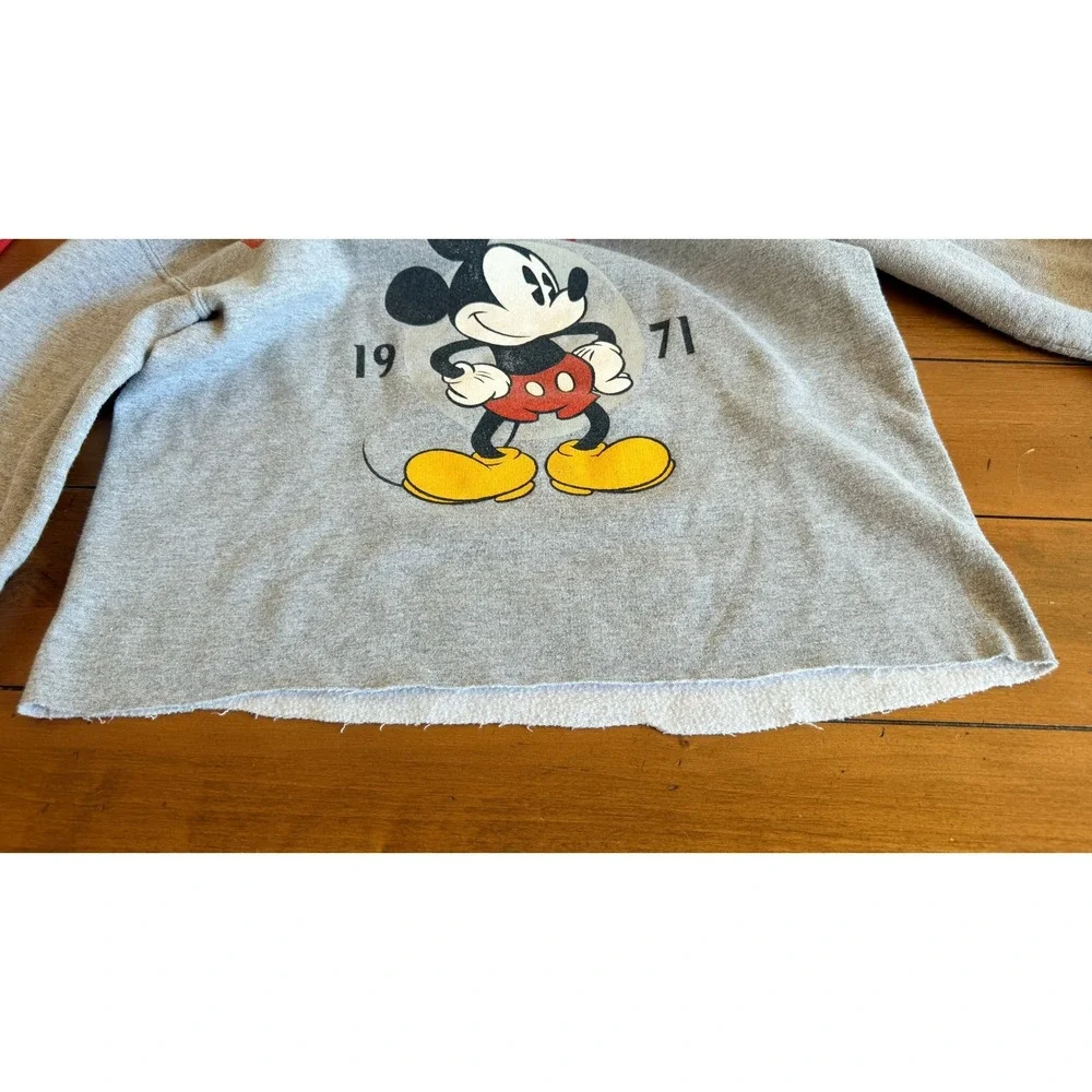 Walt Disney World Mickey Mouse 1971 Gray Cropped Raw Hem Sweatshirt Womens